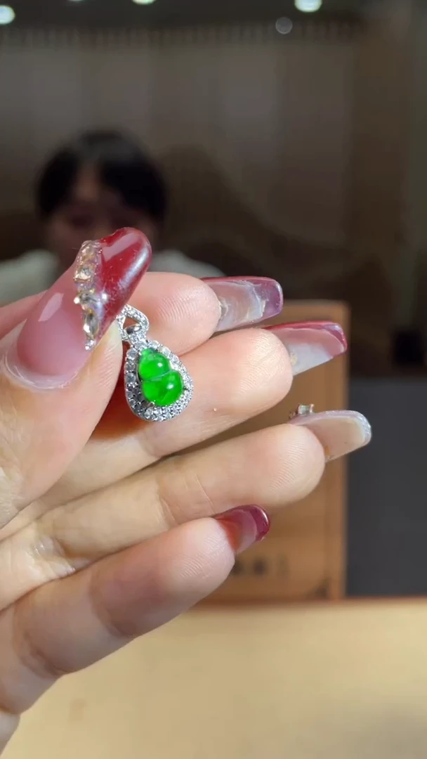 【闪购商品】翡翠颈饰未镶嵌      *A10 (只发一件)