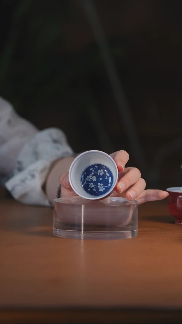 记红内绘梅花卢士杯
