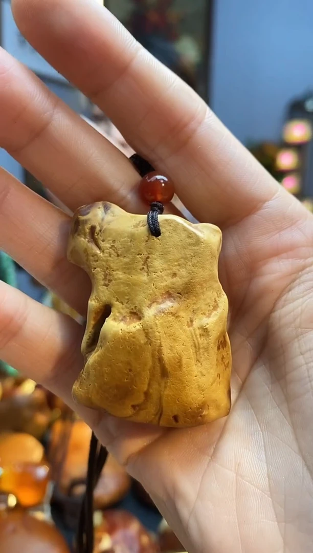 琥珀颈饰未镶嵌吊坠