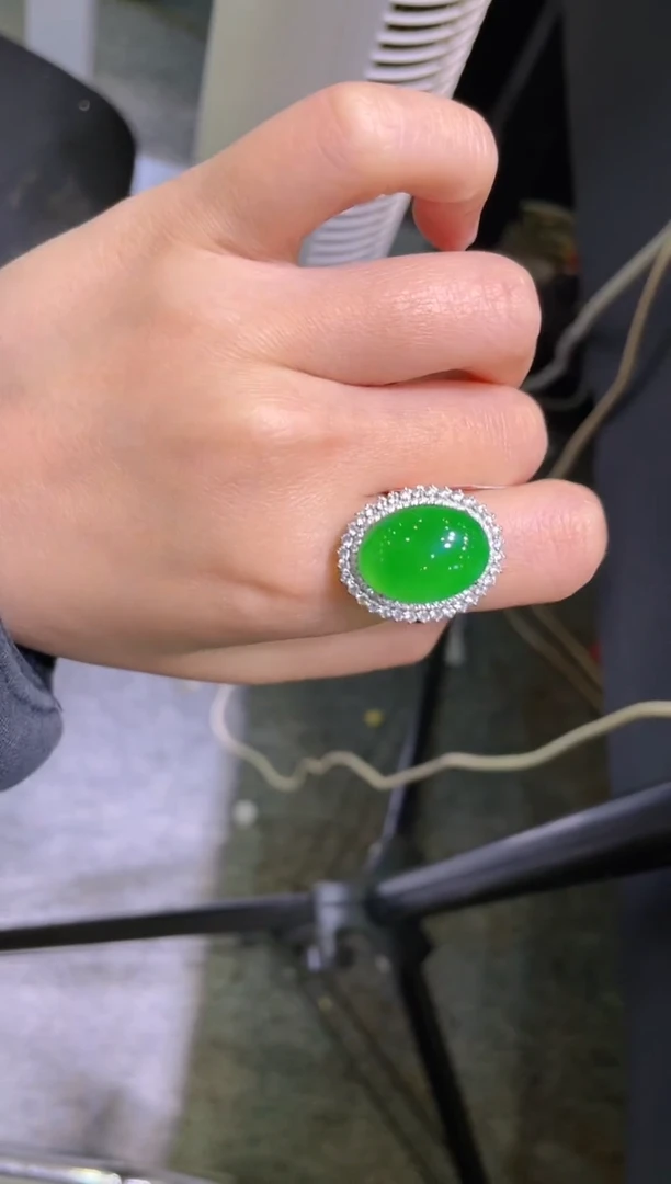 【闪购商品】翡翠吊坠(赠链)18K金镶嵌A37