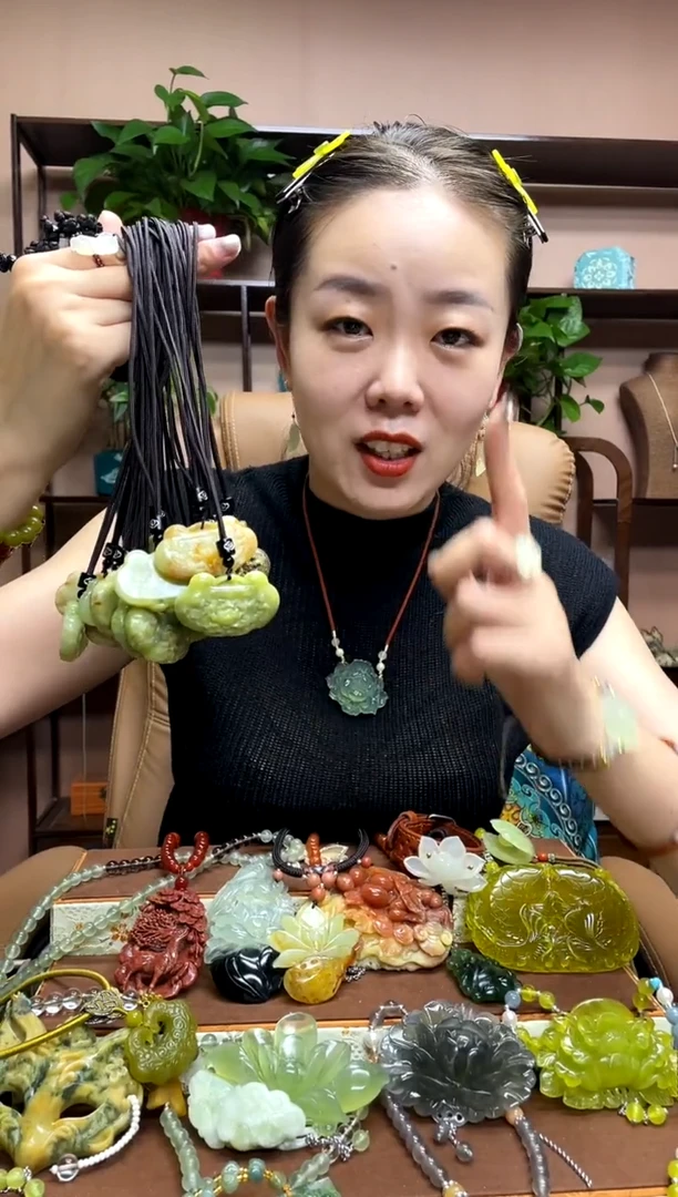 未镶嵌岫玉吊坠多样性发货发其中之一