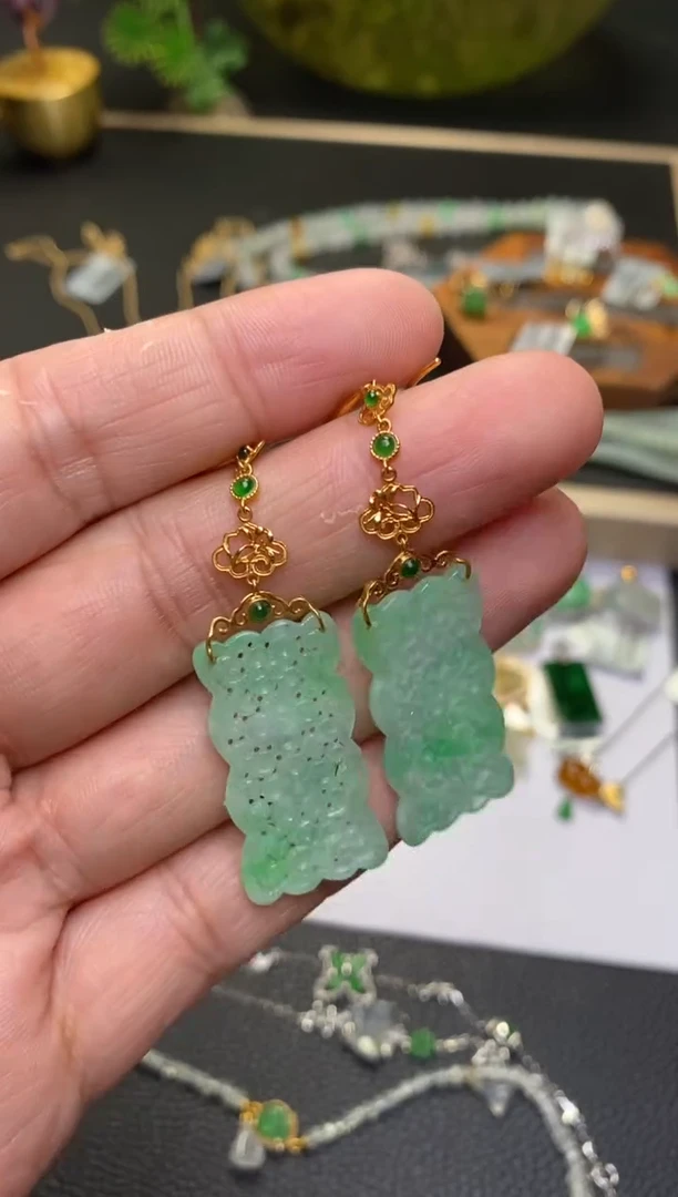 颈饰18K金镶嵌翡翠净货33595