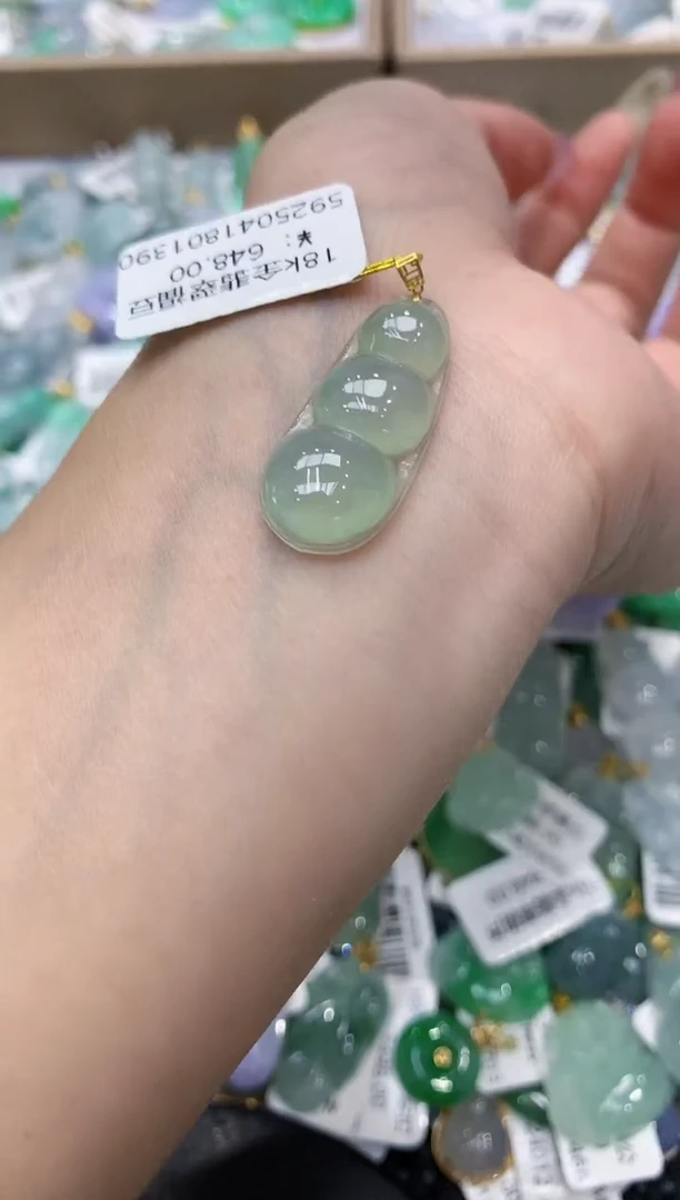 翡翠18K金镶嵌颈饰111111111