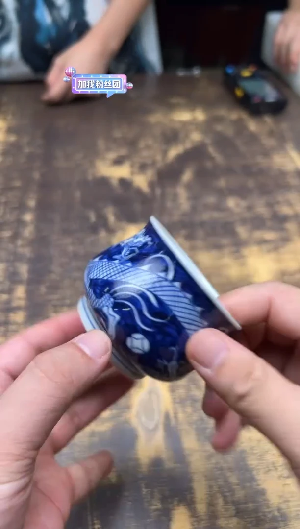 戏墨柴窑蓝地龙纹束腰杯