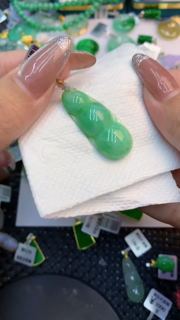 颈饰18K金镶嵌翡翠1