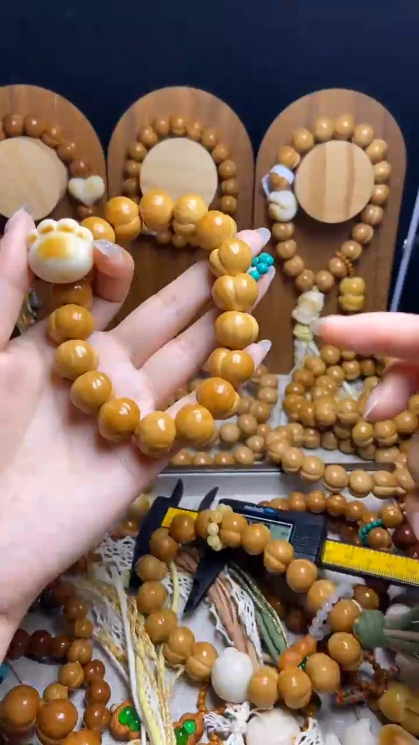 手串猴头核桃赵**?全品聚宝盆猫爪绿跑环奶油风手持