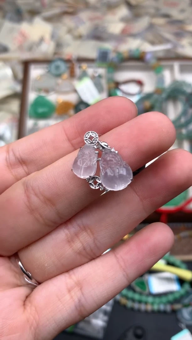 18K金镶嵌挂件翡翠一