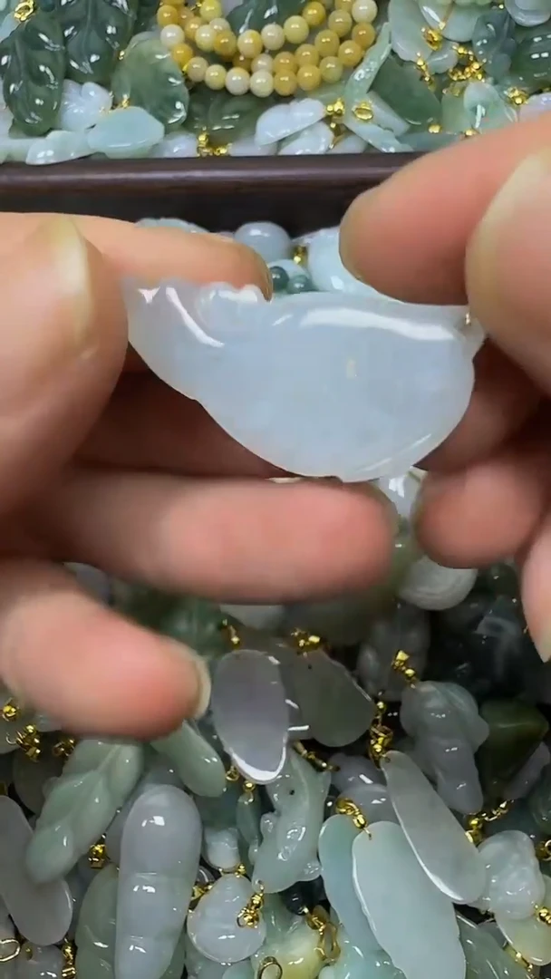 颈饰未镶嵌翡翠颈饰未嵌镶翡翠