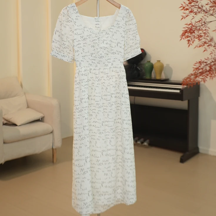 YS100 字迹涂鸦收腰显瘦方领连衣裙 5131Q32052