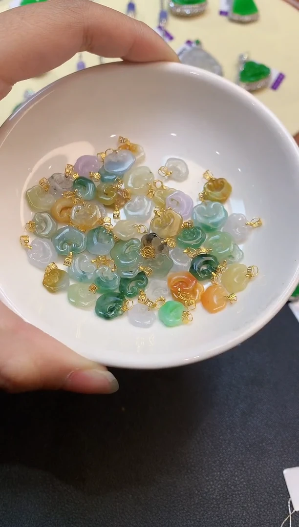 【闪购商品】翡翠吊坠(不含链)18K金镶嵌多样性发一件3396