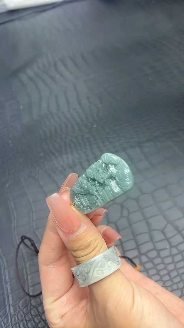 翡翠未镶嵌颈饰翡翠山水牌吊坠