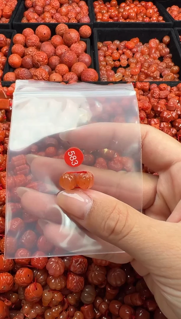 南红玛瑙未镶嵌颈饰1