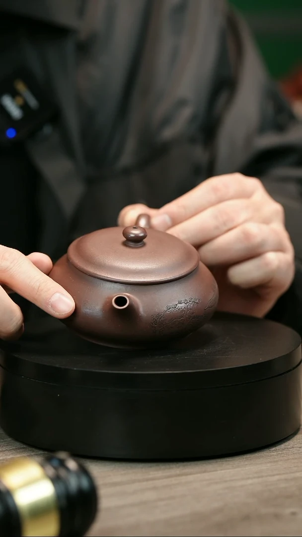 茶壶紫砂阿****号H2468周秀芳刻绘明炉