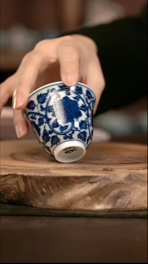 手绘 高温现代瓷 柴窑 双钩缠枝花卉铃铛杯70C