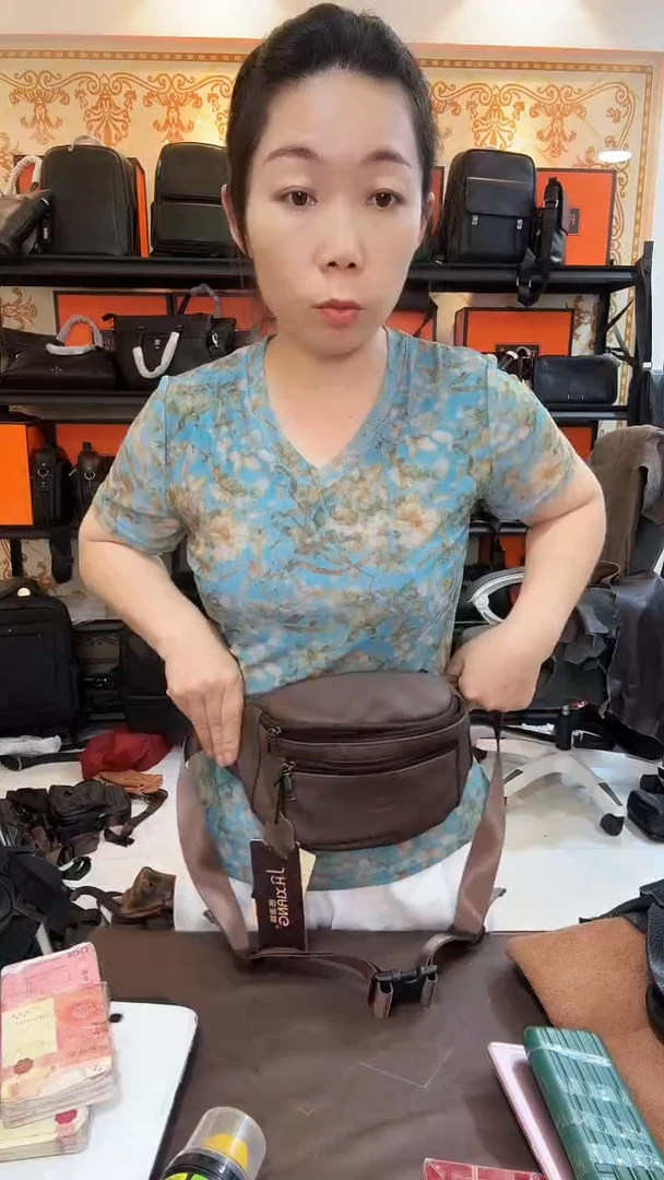 锦纶头层牛皮长33厘米中福利腰包胸包咖啡色