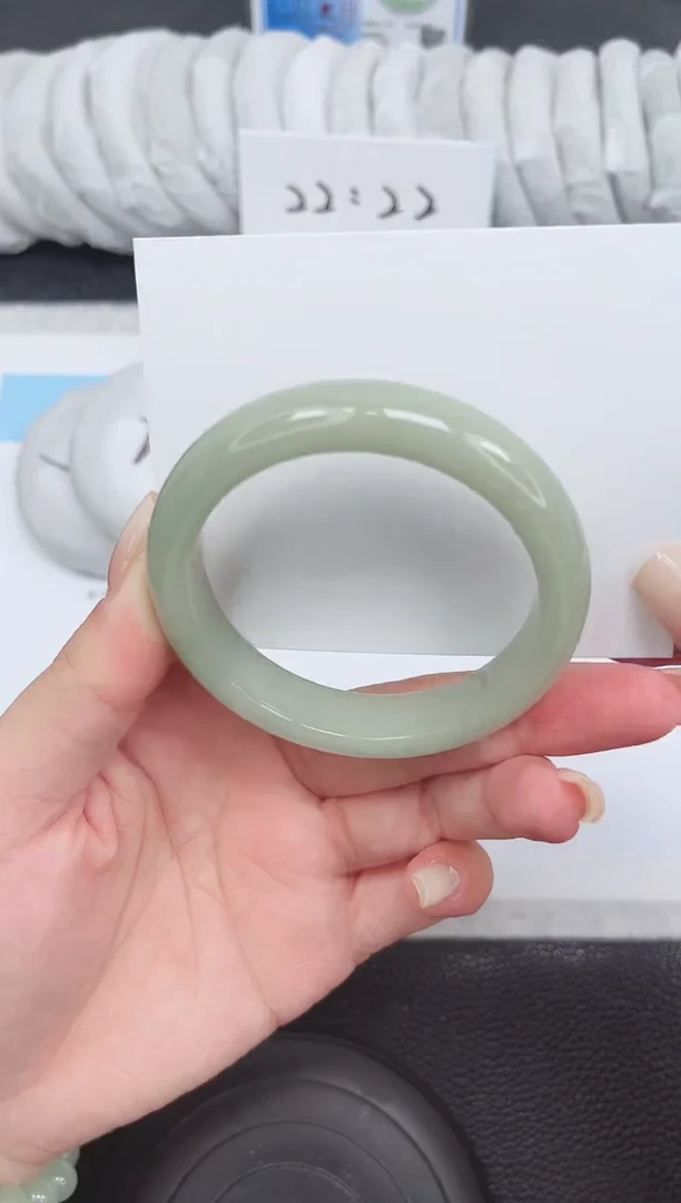 未镶嵌手镯石英质玉38-55.1