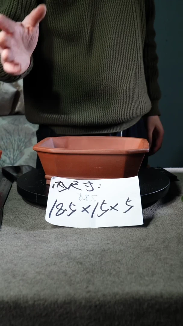 A宜兴紫砂小花盆