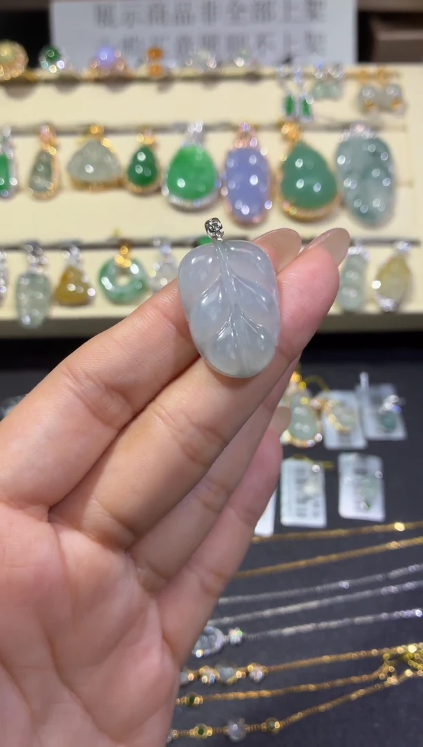 翡翠18K金镶嵌颈饰天然翡翠A货