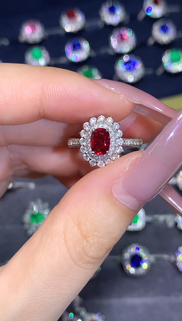 18K金镶嵌戒指红宝石1.02CT