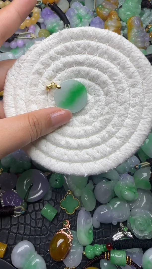 颈饰未镶嵌翡翠缅甸翡翠吊坠