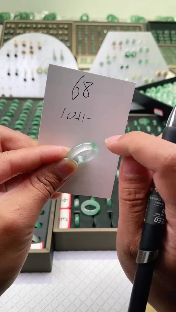 未镶嵌石英质玉（非洲翠）戒圈微瑕戒圈10