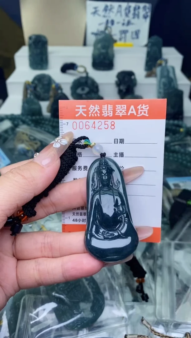 翡翠未镶嵌颈饰