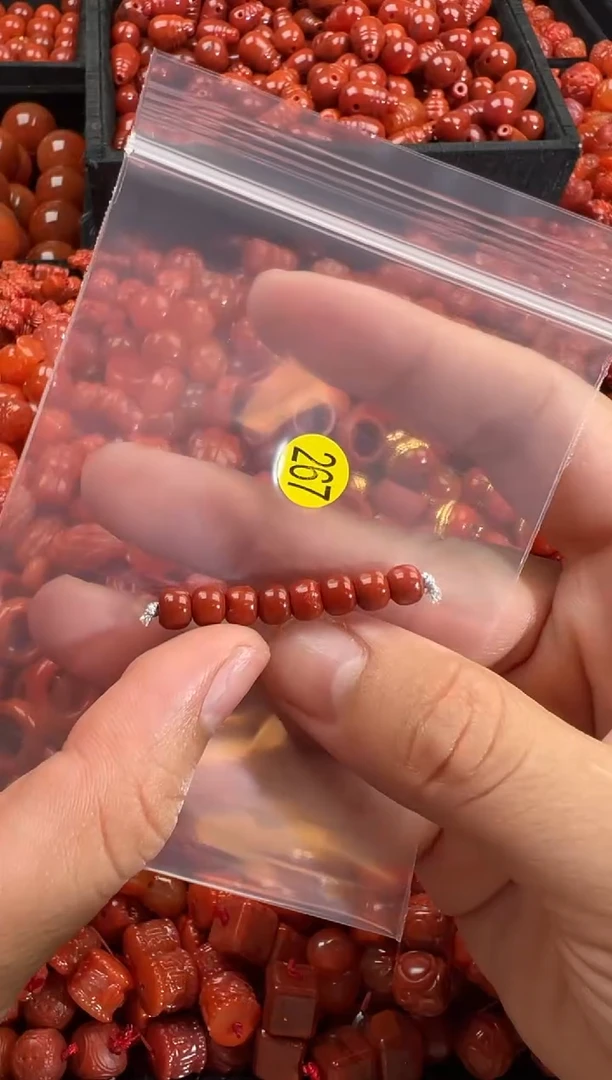 南红玛瑙未镶嵌颈饰1