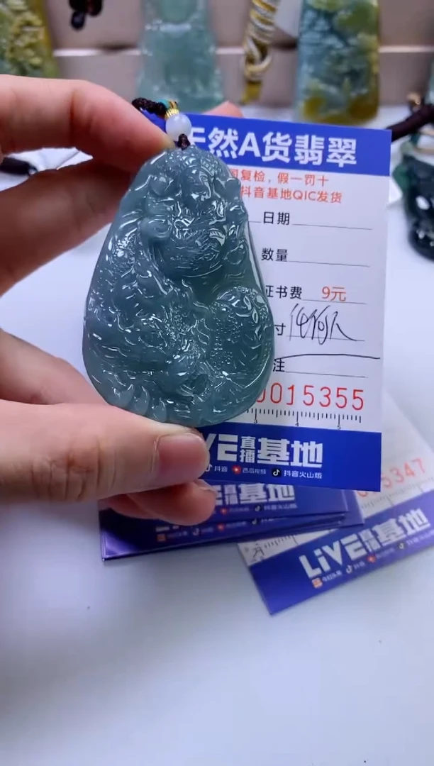 翡翠挂件未镶嵌