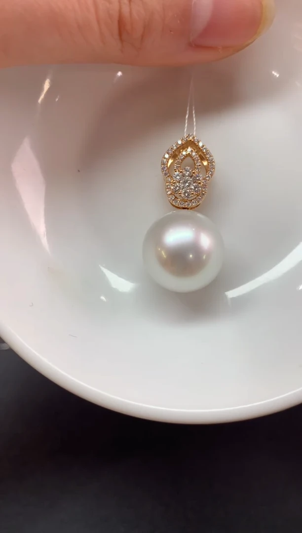 【闪购商品】海水珍珠吊坠18K金镶嵌Z640|23000