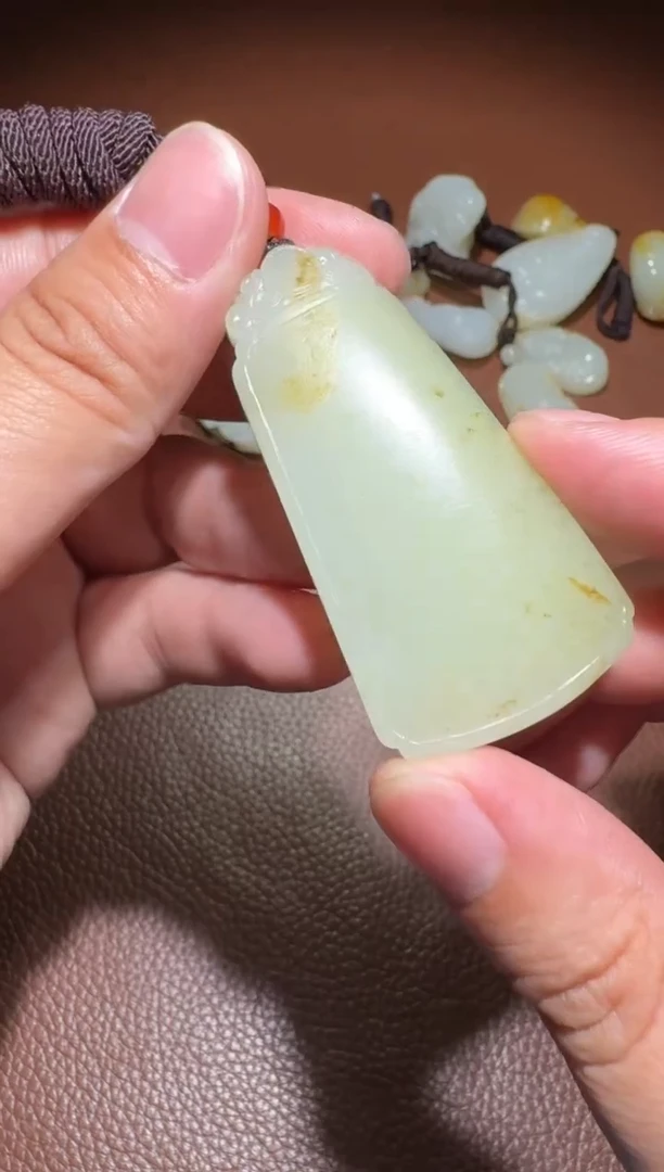 未镶嵌和田玉挂件修*残和田玉