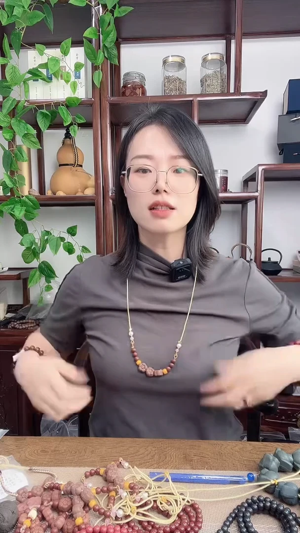 泥塑息肌+芳华的项链