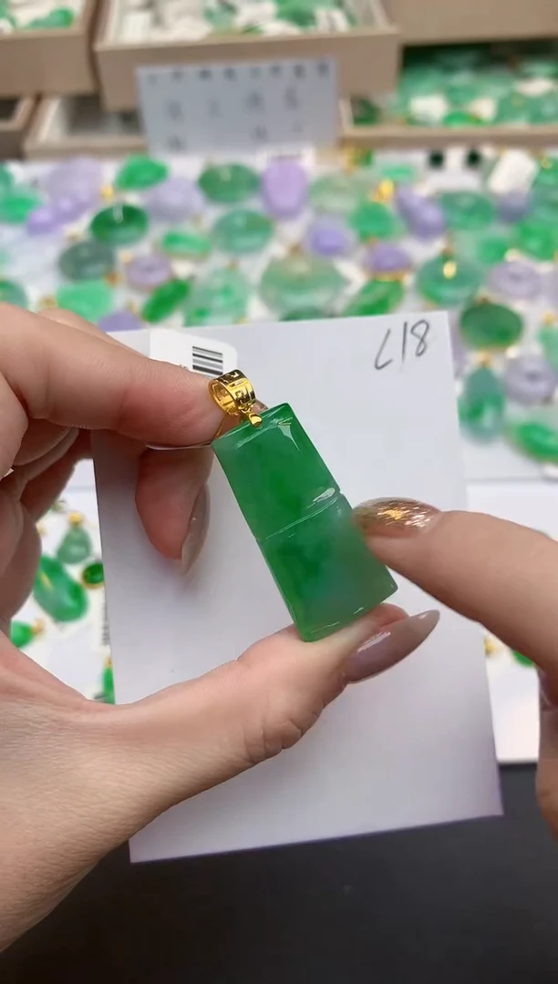 颈饰18K金镶嵌翡翠天然缅甸A货翡翠