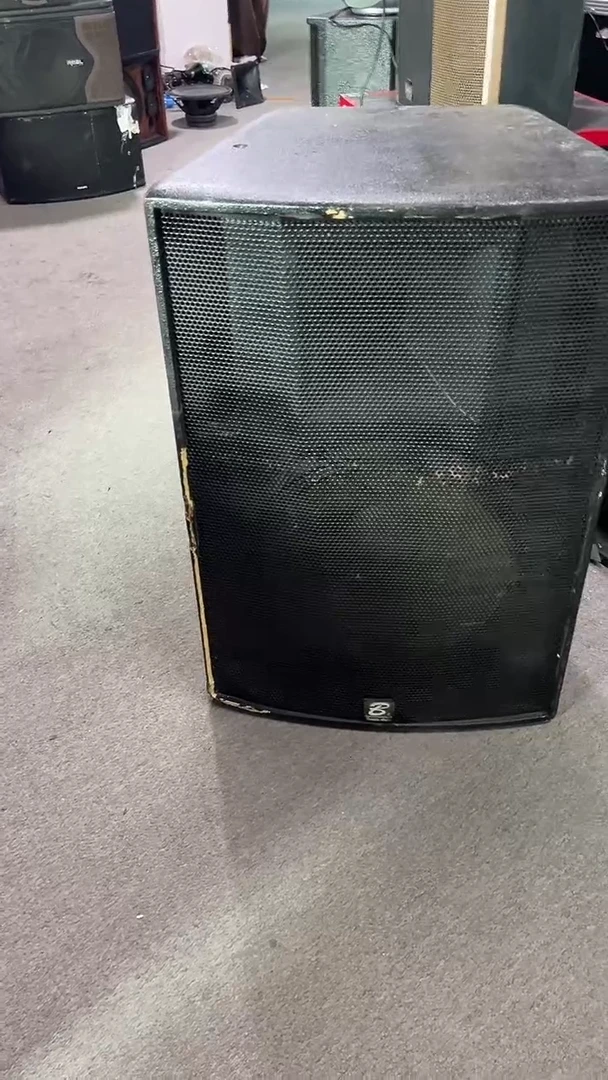 8新不包邮 单只15寸专业箱  箱体有点瑕疵 运费到付