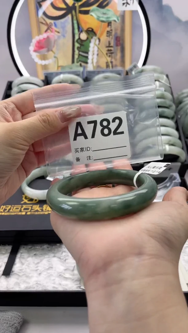 石英质玉（天山翠）手镯未镶嵌782