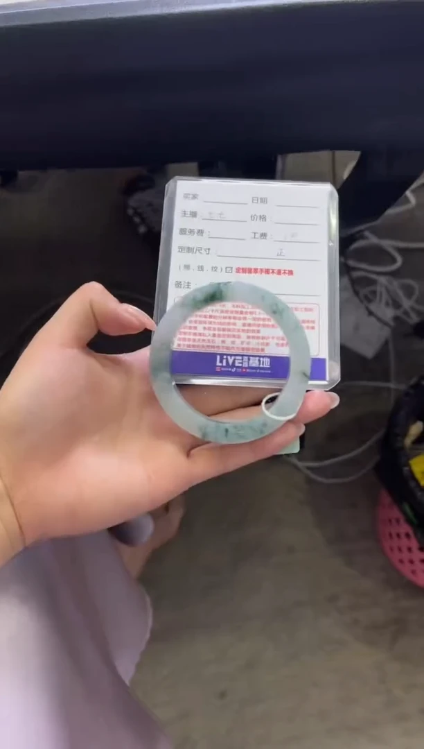 未镶嵌手镯定制翡翠?**朱定制手镯不退不换