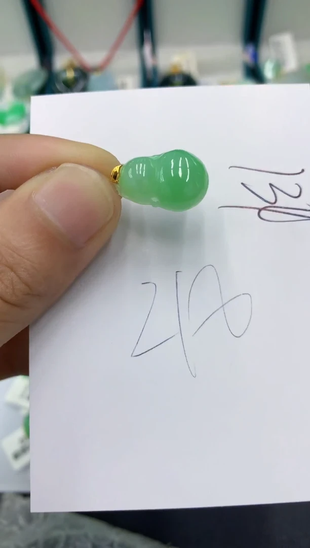 翡翠18K金镶嵌颈饰翡翠