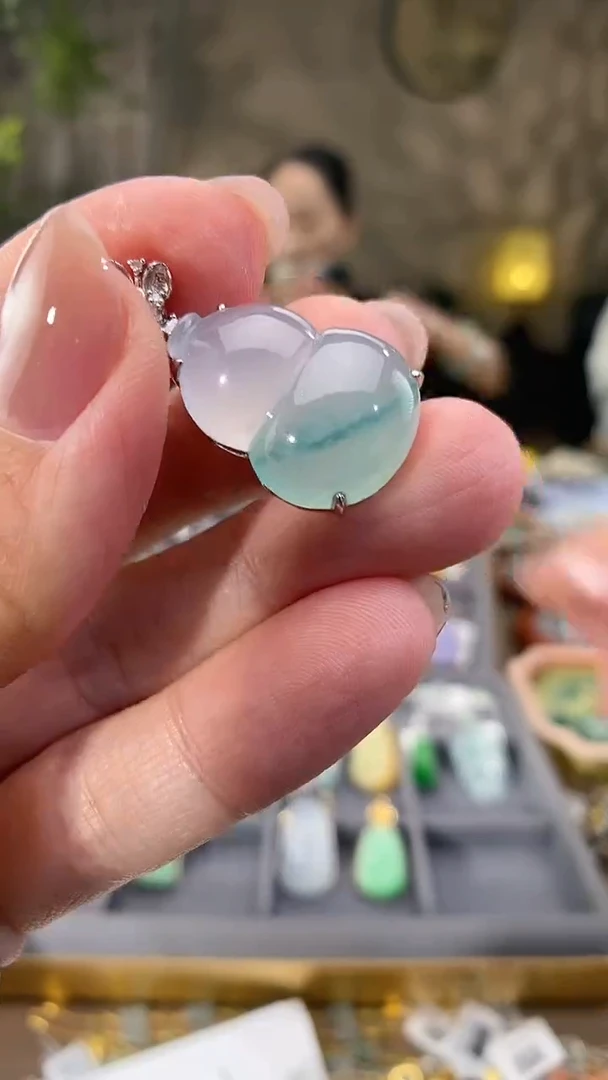 吊坠(不含链)18K金镶嵌翡翠葫芦