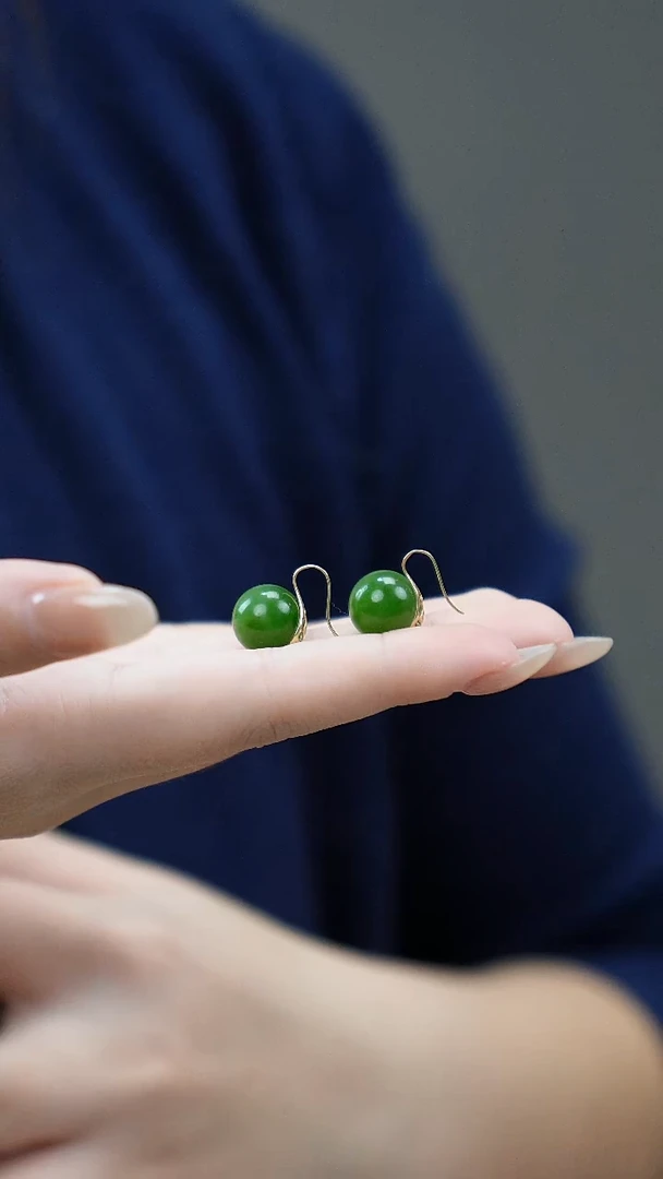 18K金镶嵌和田玉耳饰1