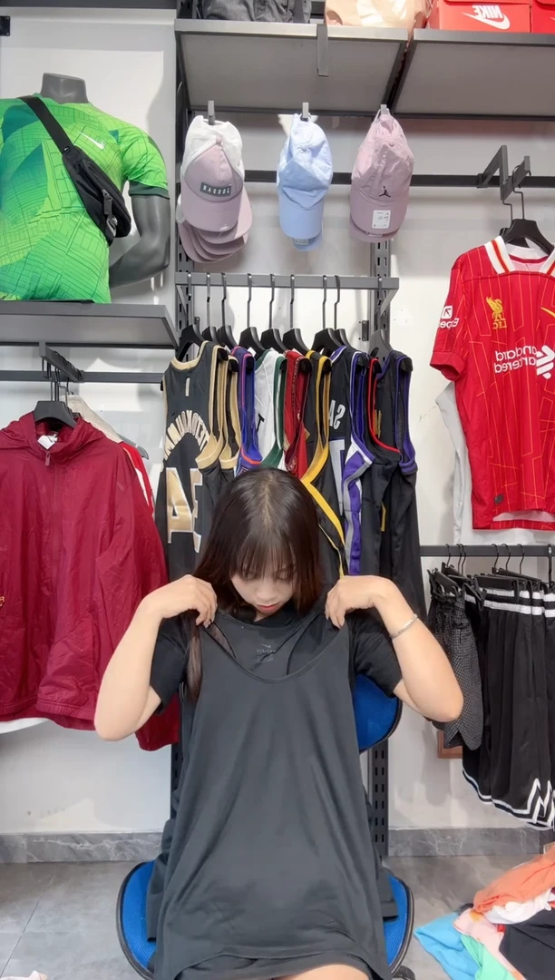 1645    编码 瑕疵款以直播间过款为准 尺码