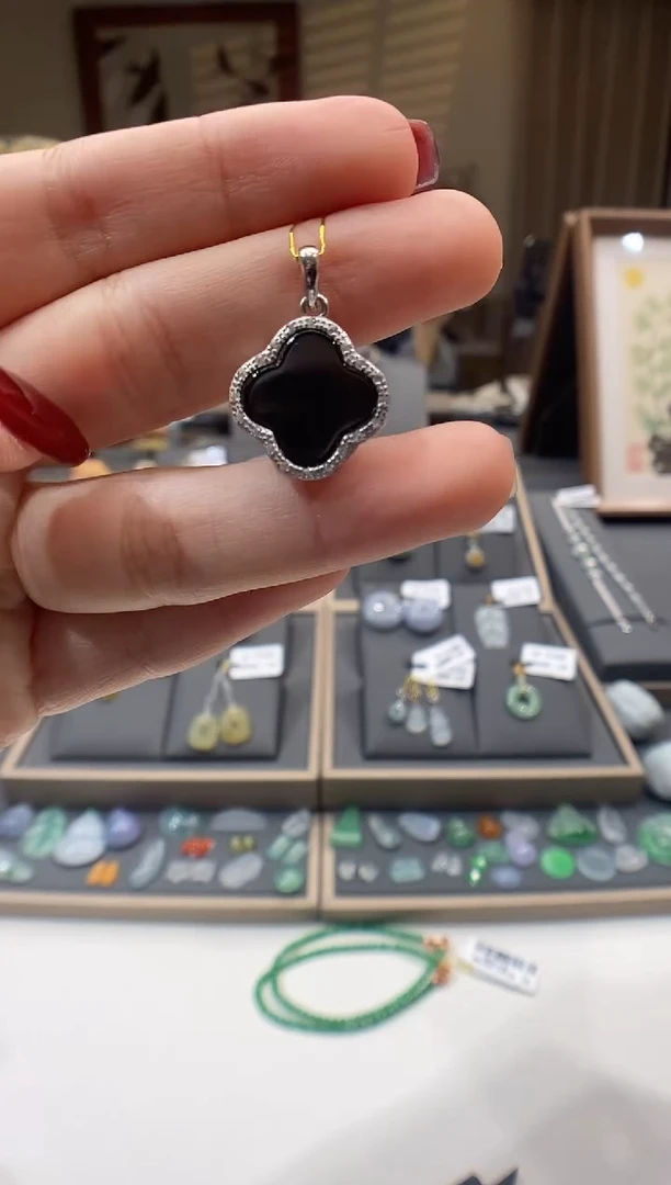 【闪购商品】翡翠颈饰银S925镶嵌四叶草