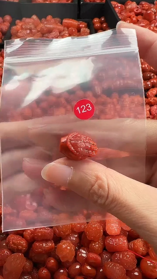 颈饰未镶嵌南红玛瑙1