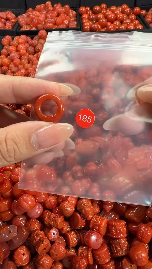 颈饰未镶嵌南红玛瑙1