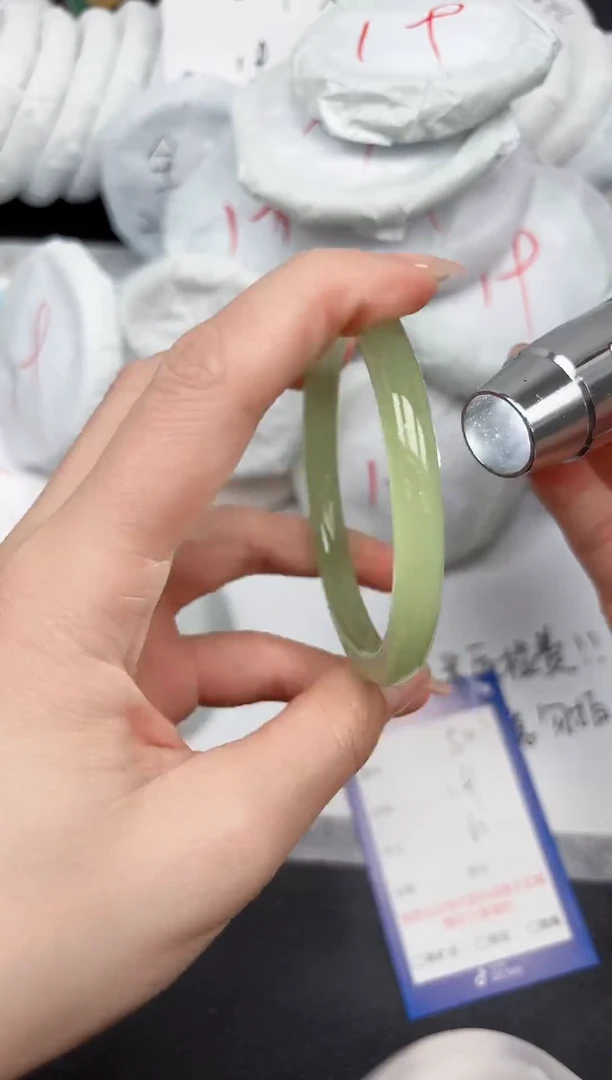 未镶嵌手镯石英质玉50/61