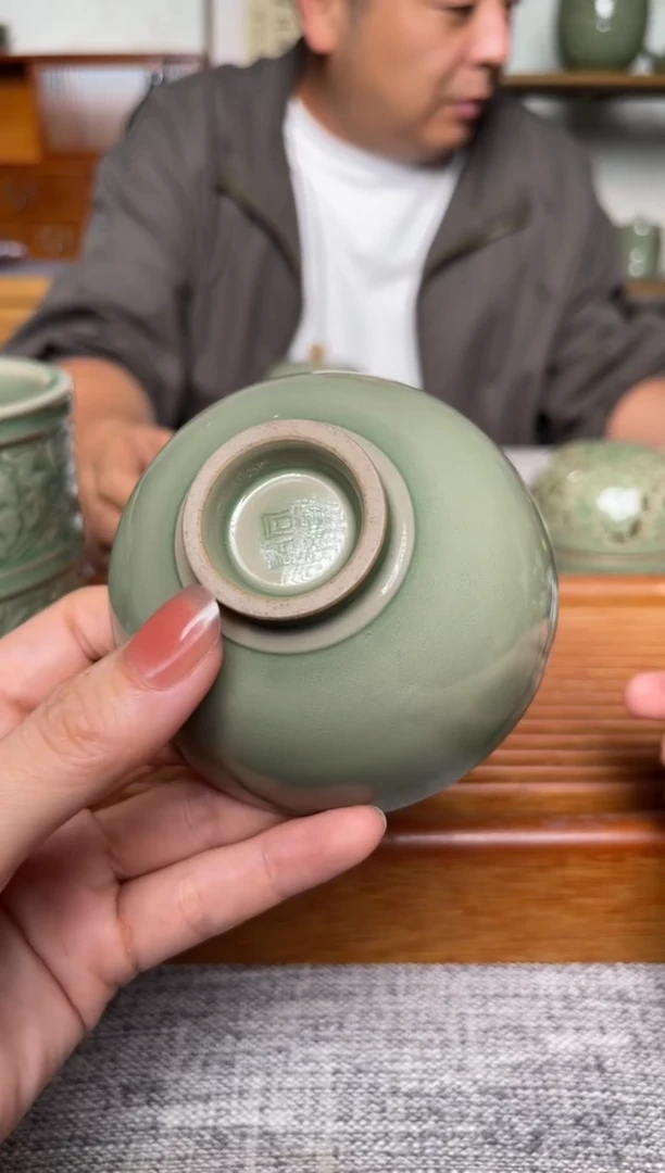 瓷器耀州窑纯手工素面玉兰杯  微瑕