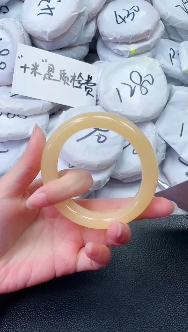 【闪购商品】石英质玉手镯未镶嵌X416