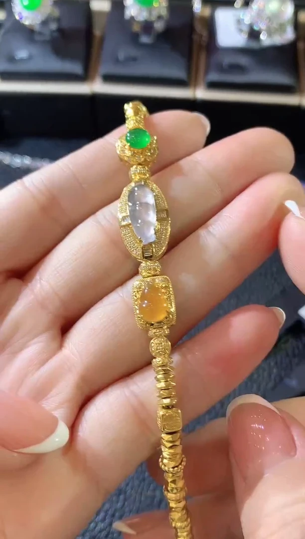 18K金镶嵌手链翡翠C35