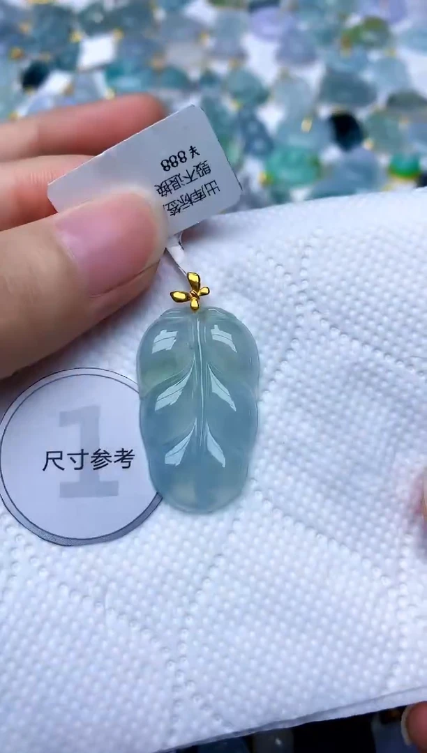 颈饰18K金镶嵌翡翠天然A货翡翠