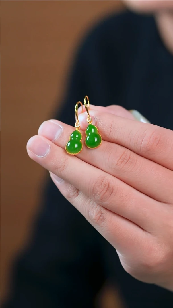 18K金镶嵌和田玉（碧玉）耳环葫芦耳钩款有福有禄