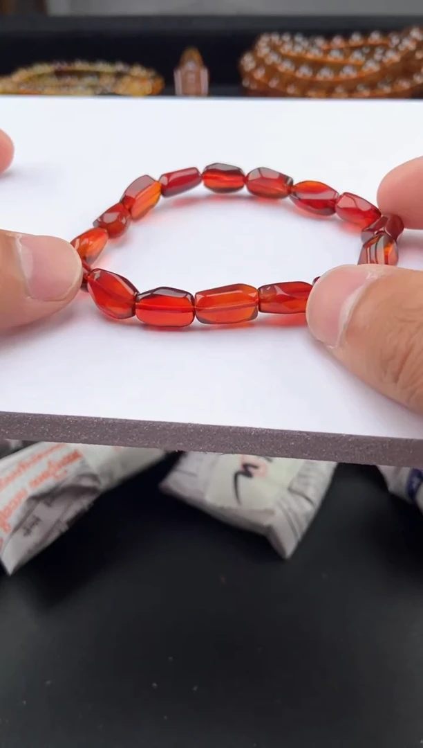 【闪购商品】琥珀手链未镶嵌血珀随形手串