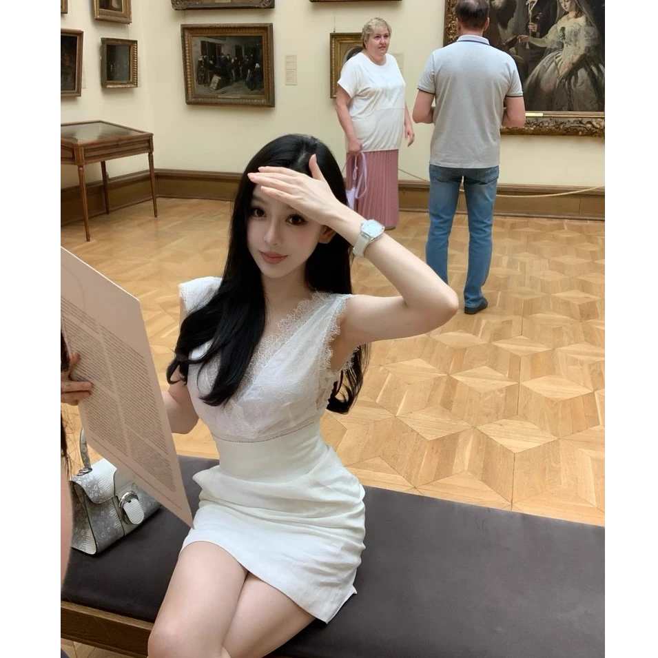 纯欲性感v领蕾丝无袖夏季新款高级感上衣配显瘦高腰半身裙两件套